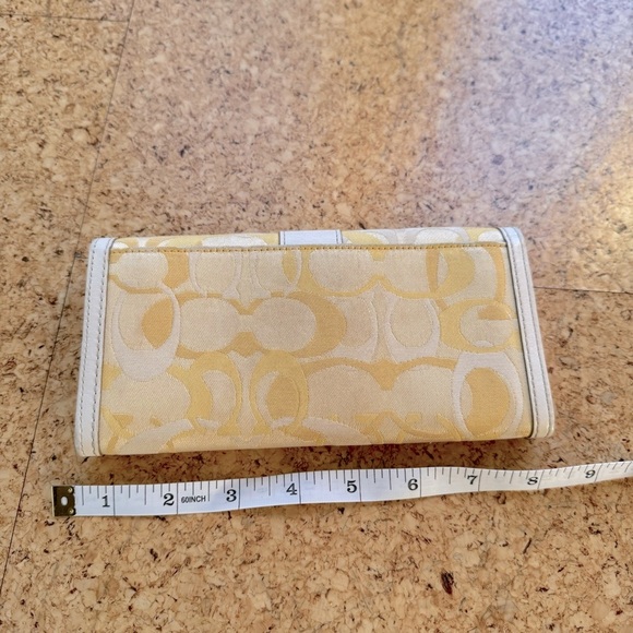 Coach Wallet - yellow - Picture 3 of 4